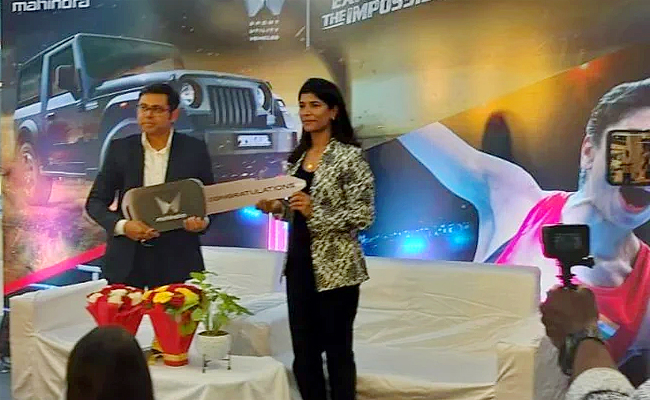 Mahindra gifts Thar to Nikhat Zareen for winning boxing championship Photos - Sakshi10