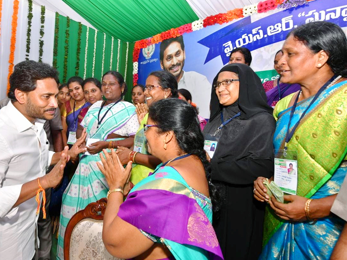 CM YS Jagan Release YSR Sunna Vaddi Scheme Funds At Amalapuram Photos - Sakshi21