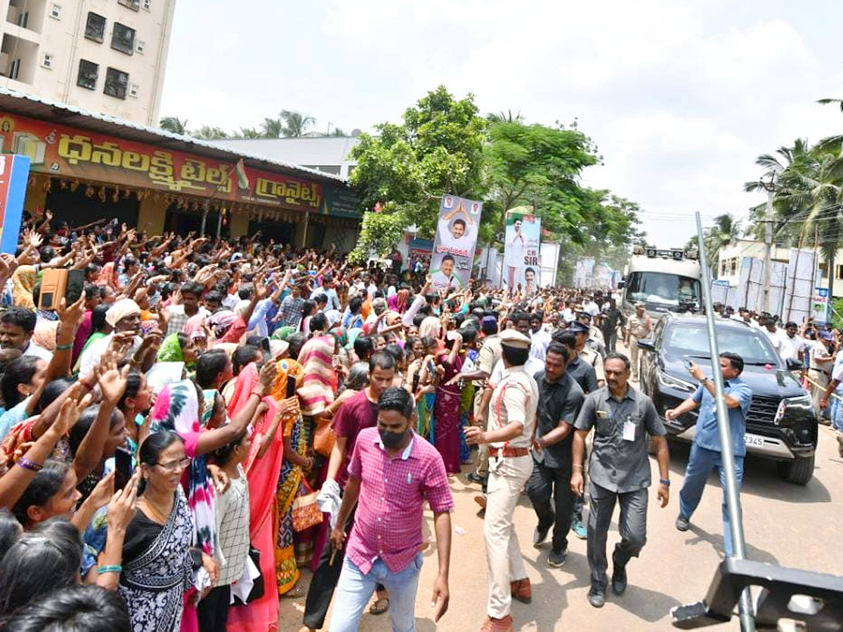 CM YS Jagan Release YSR Sunna Vaddi Scheme Funds At Amalapuram Photos - Sakshi3