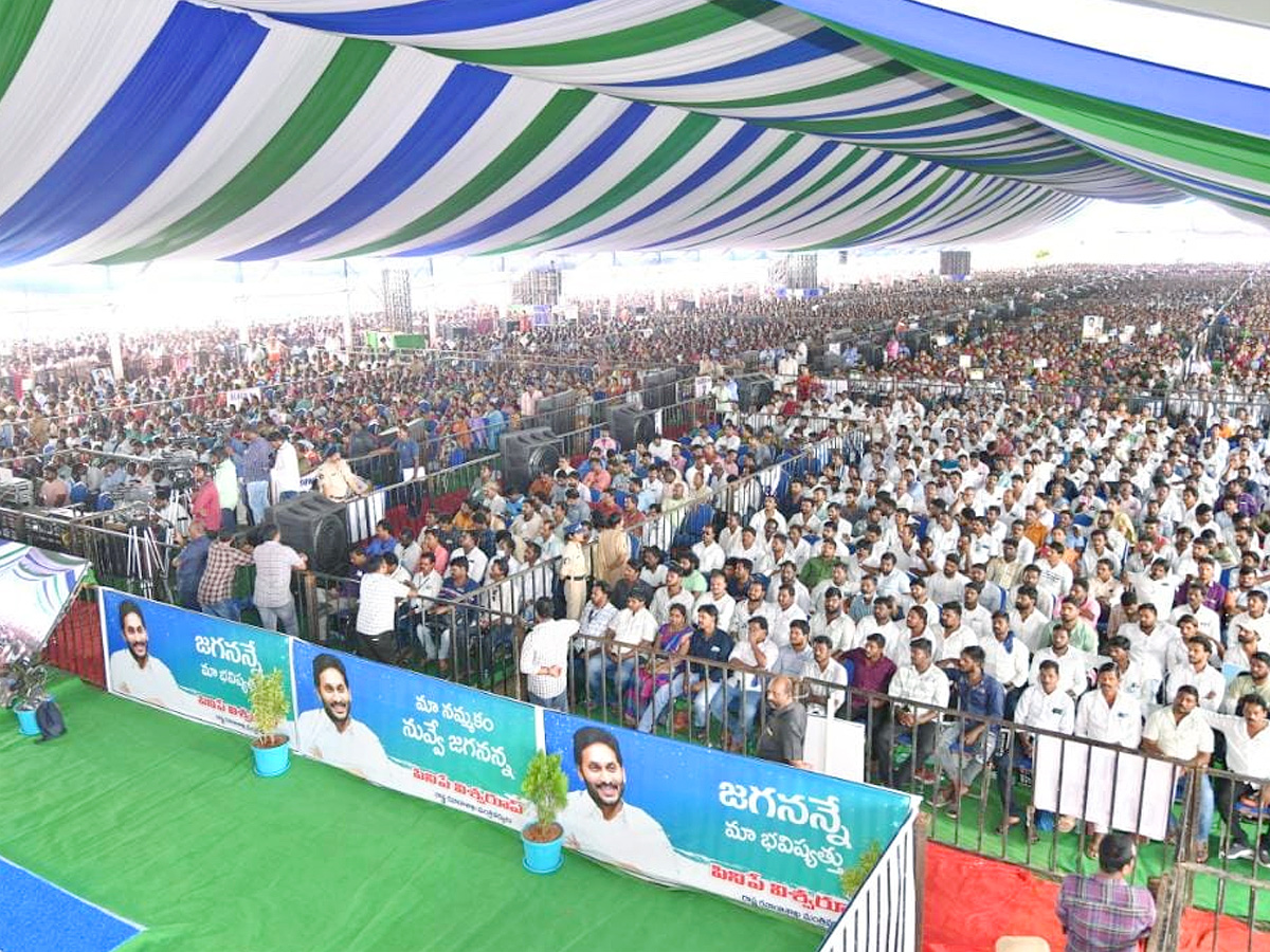 CM YS Jagan Release YSR Sunna Vaddi Scheme Funds At Amalapuram Photos - Sakshi8