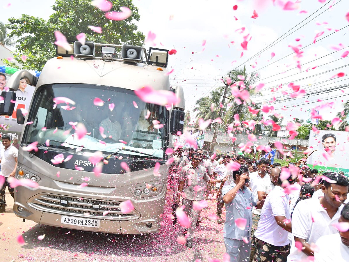 CM YS Jagan Release YSR Sunna Vaddi Scheme Funds At Amalapuram Photos - Sakshi6