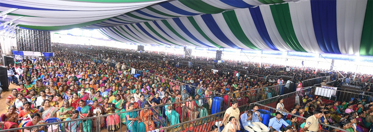 Huge Crowd  At CM YS Jagans Amalapuram Public Meeting - Sakshi13