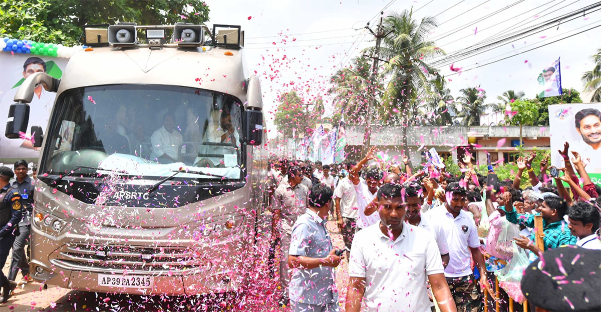 Huge Crowd  At CM YS Jagans Amalapuram Public Meeting - Sakshi14