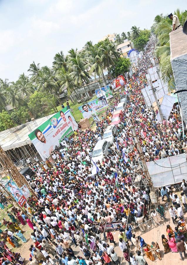 Huge Crowd  At CM YS Jagans Amalapuram Public Meeting - Sakshi17