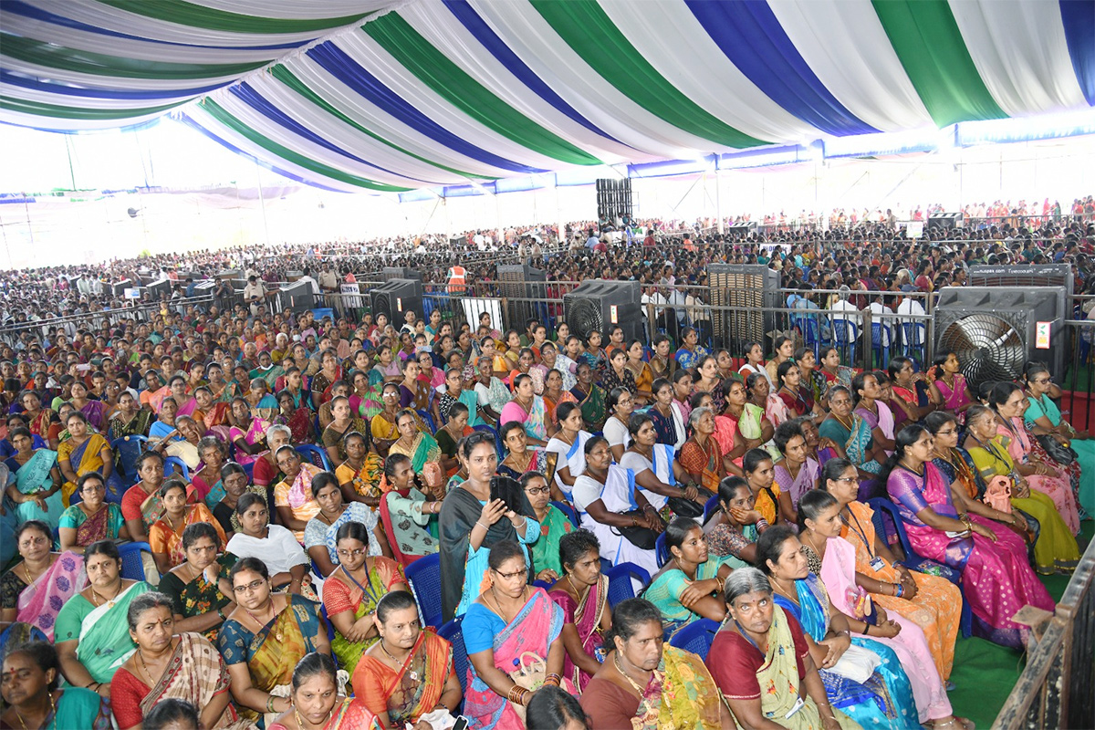 Huge Crowd  At CM YS Jagans Amalapuram Public Meeting - Sakshi22