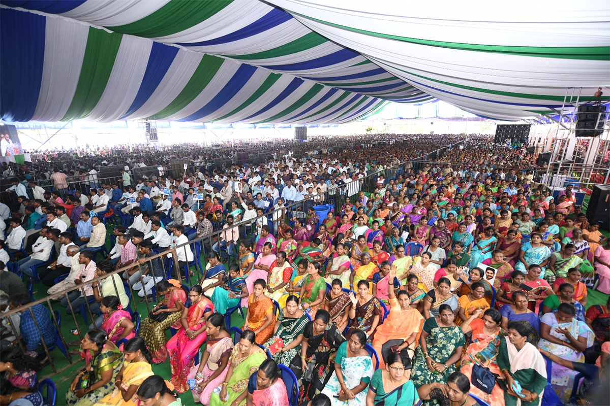 Huge Crowd  At CM YS Jagans Amalapuram Public Meeting - Sakshi24