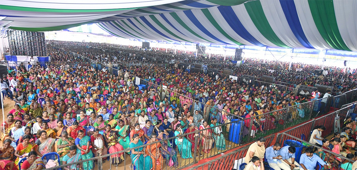 Huge Crowd  At CM YS Jagans Amalapuram Public Meeting - Sakshi25