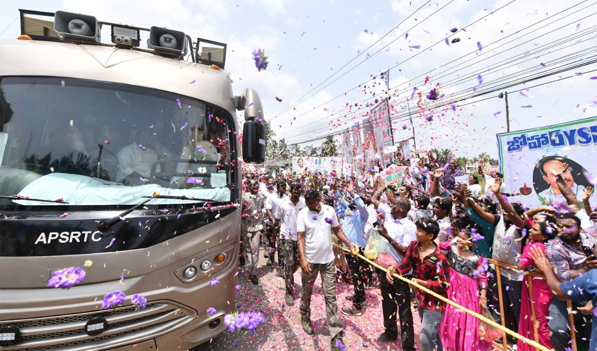 Huge Crowd  At CM YS Jagans Amalapuram Public Meeting - Sakshi27