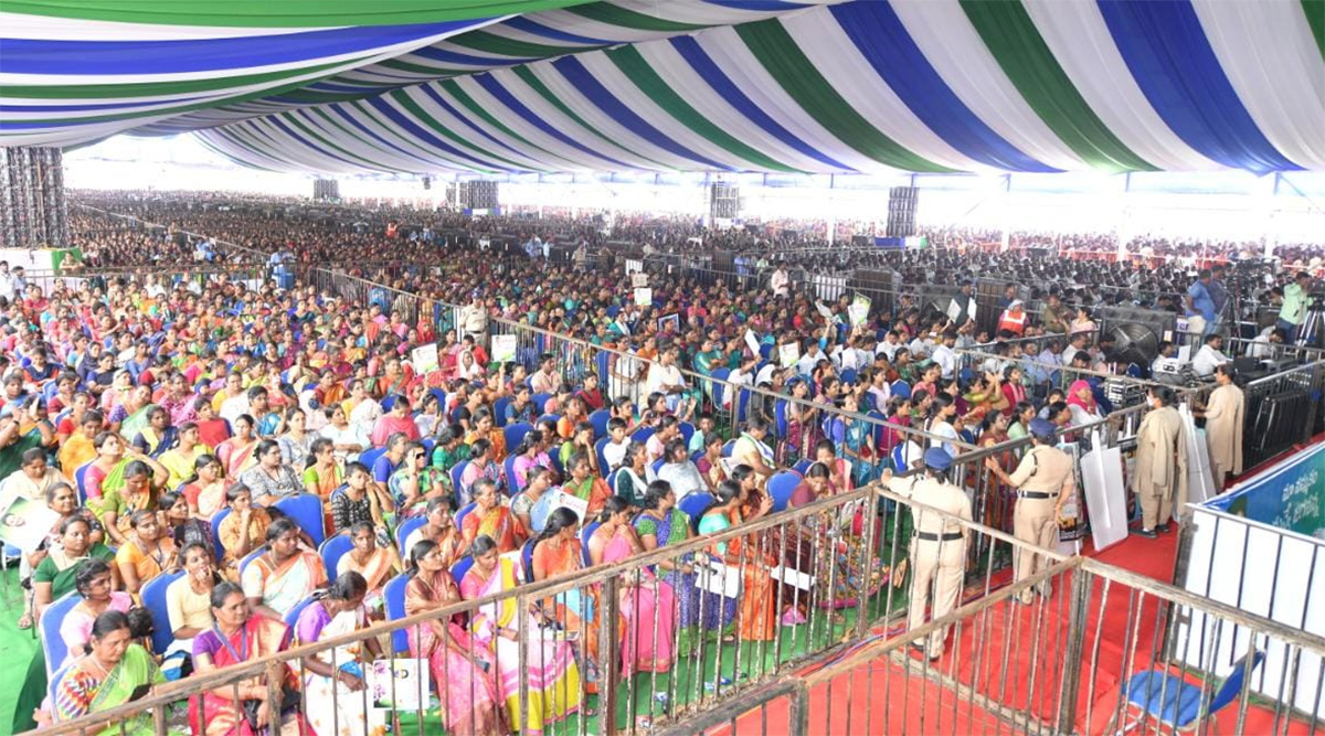 Huge Crowd  At CM YS Jagans Amalapuram Public Meeting - Sakshi3