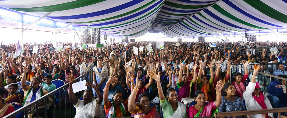 Huge Crowd  At CM YS Jagans Amalapuram Public Meeting - Sakshi29