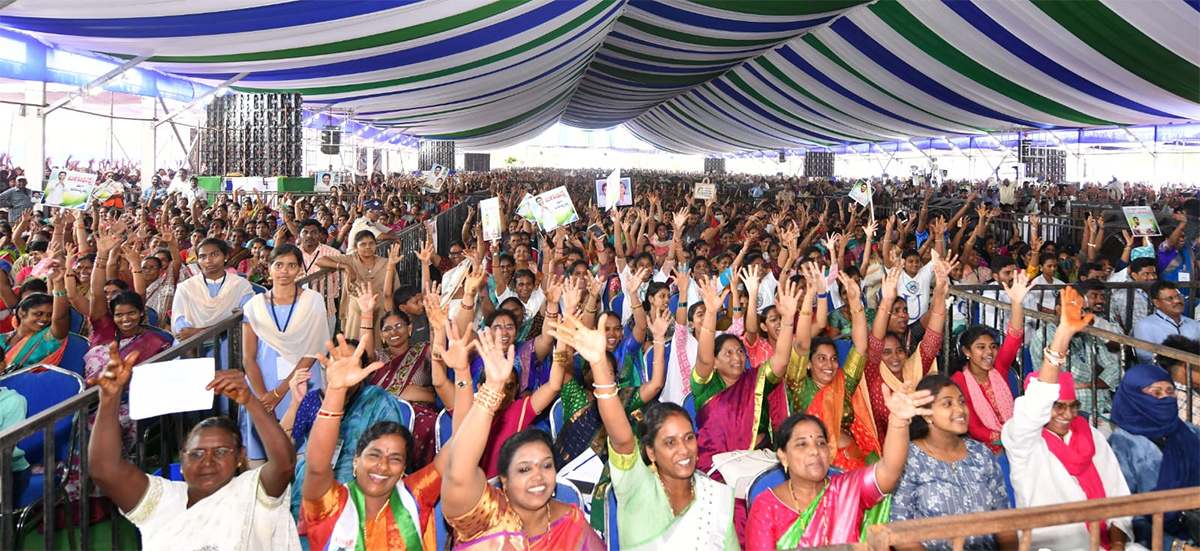 Huge Crowd  At CM YS Jagans Amalapuram Public Meeting - Sakshi30