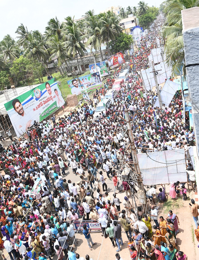 Huge Crowd  At CM YS Jagans Amalapuram Public Meeting - Sakshi7