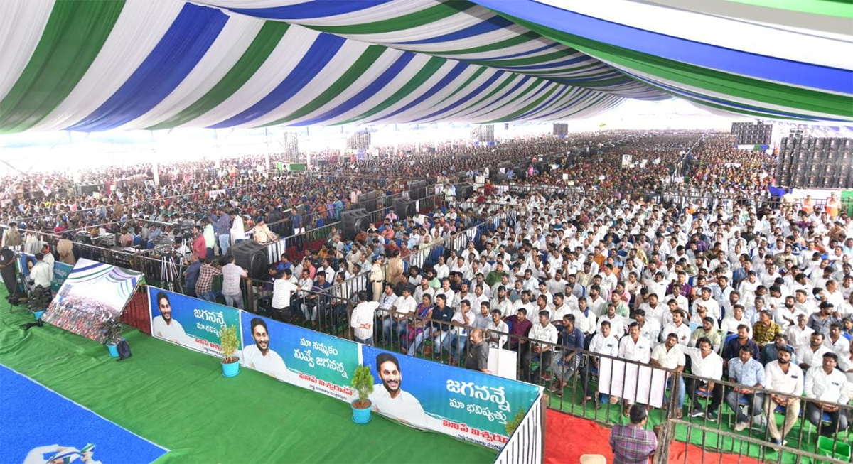 Huge Crowd  At CM YS Jagans Amalapuram Public Meeting - Sakshi9