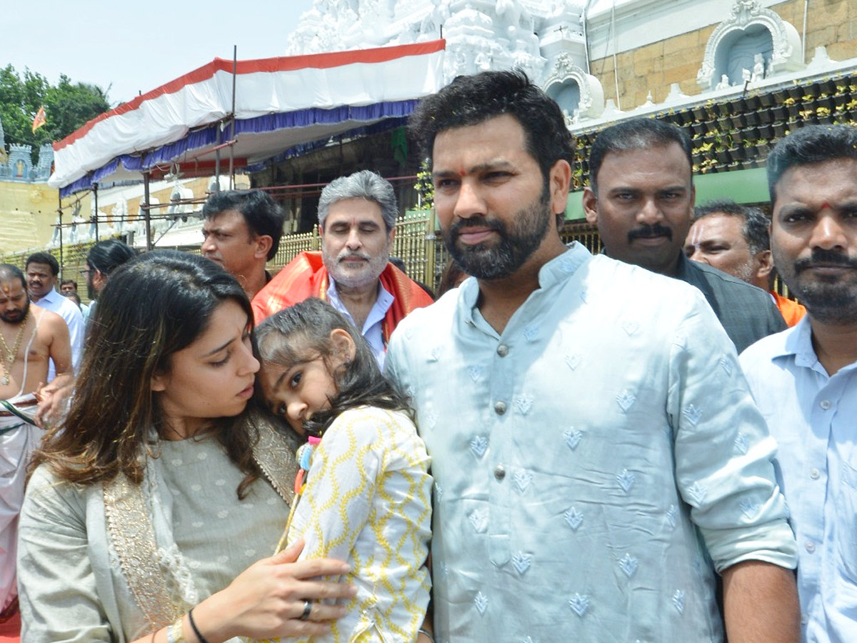 Indian Cricketer Rohit Sharma Visits Tirumala Temple Photos - Sakshi2