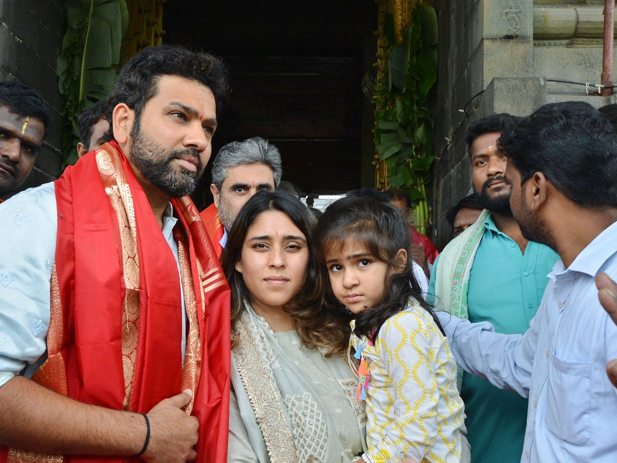 Indian Cricketer Rohit Sharma Visits Tirumala Temple Photos - Sakshi12