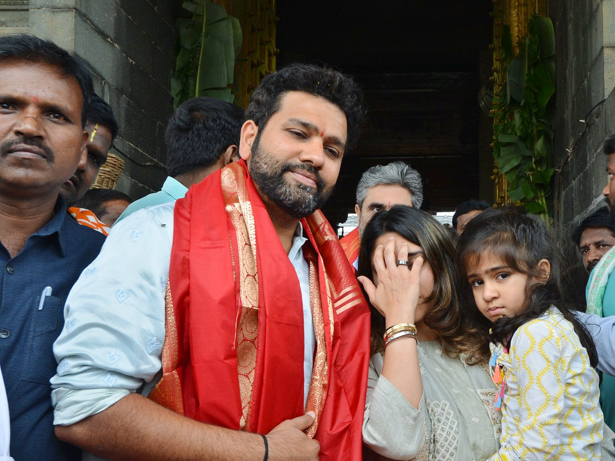 Indian Cricketer Rohit Sharma Visits Tirumala Temple Photos - Sakshi4