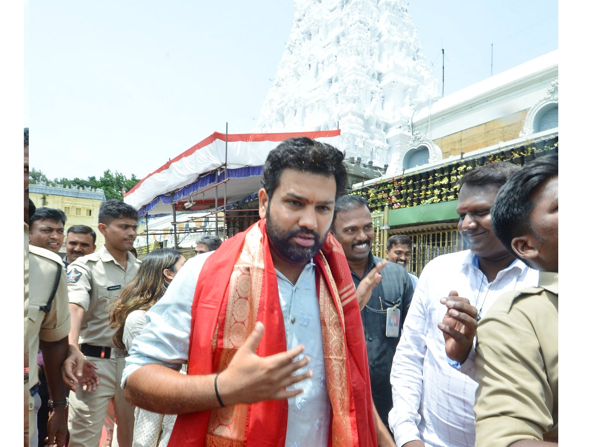 Indian Cricketer Rohit Sharma Visits Tirumala Temple Photos - Sakshi6