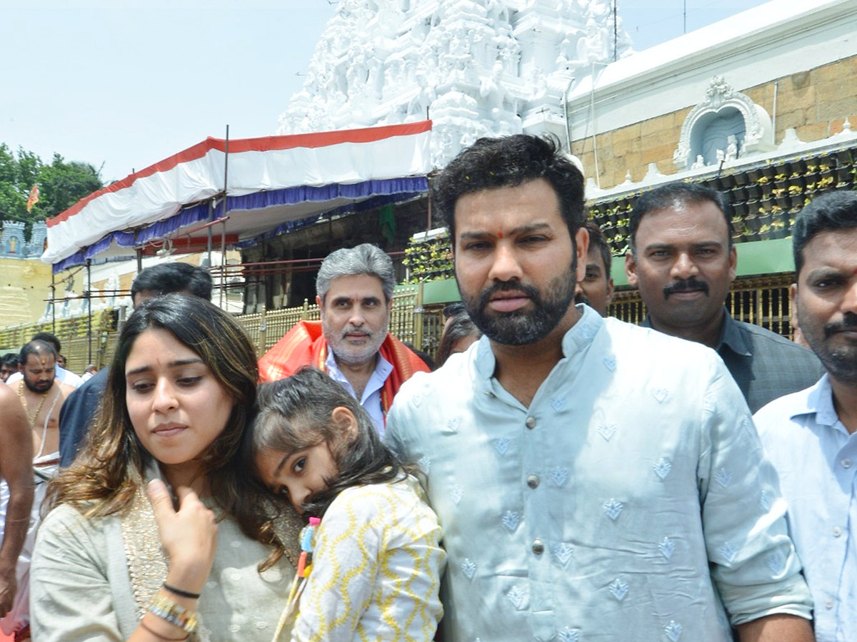 Indian Cricketer Rohit Sharma Visits Tirumala Temple Photos - Sakshi10