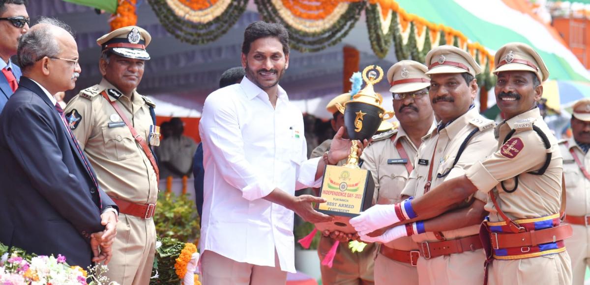 AP Government Awarded Service Medals on 77th Independence Celebrations in Vijayawada - Sakshi2