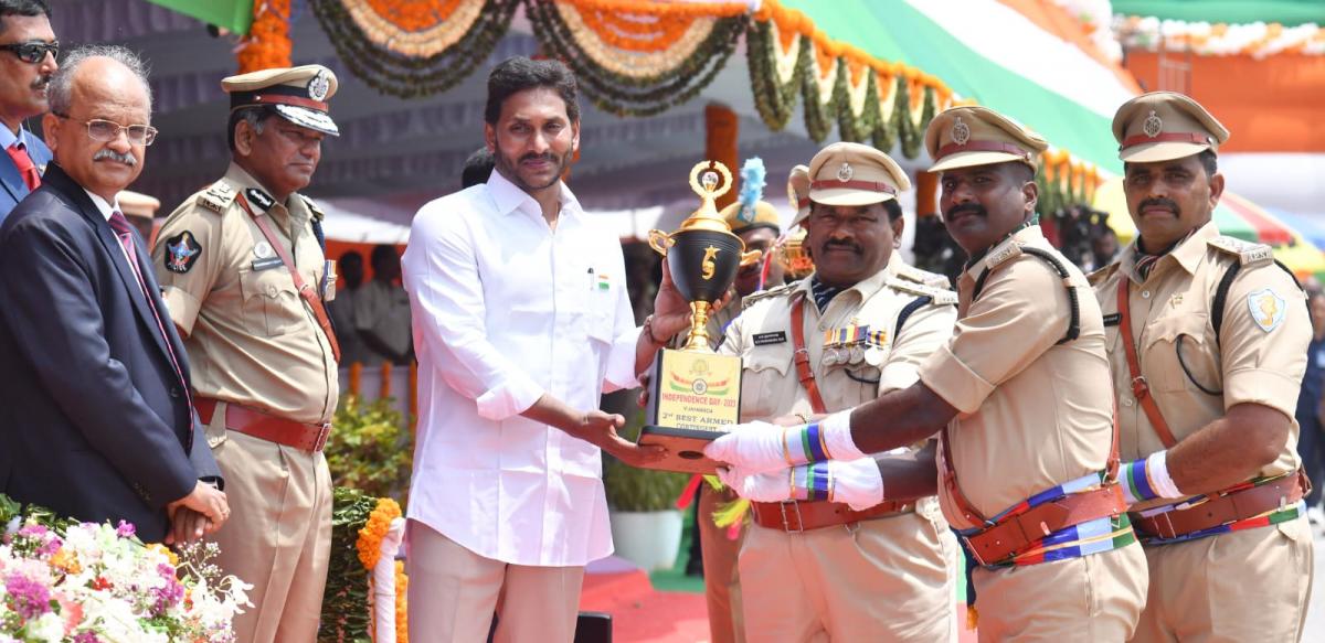 AP Government Awarded Service Medals on 77th Independence Celebrations in Vijayawada - Sakshi9