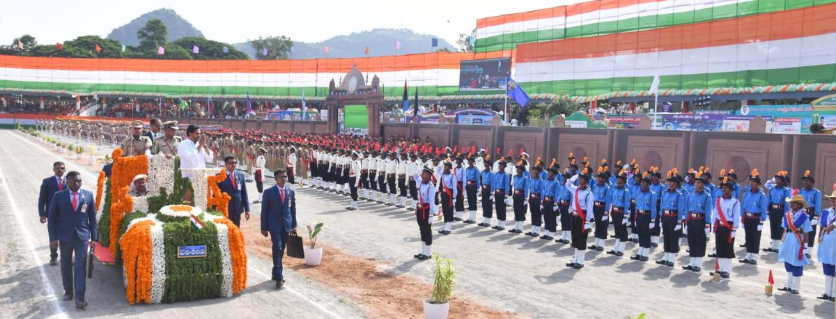 AP Government Awarded Service Medals on 77th Independence Celebrations in Vijayawada - Sakshi19