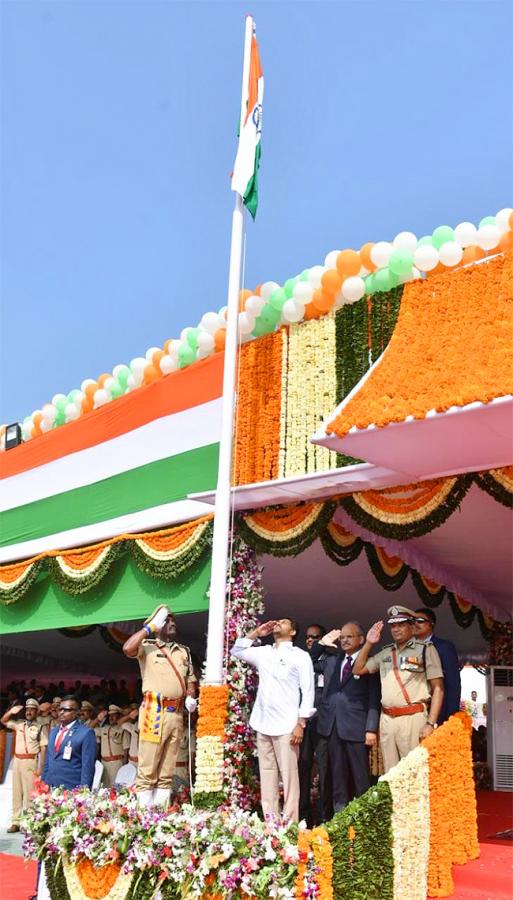 independence daycm jagan hoists national flag indira gandhi municipal Photos - Sakshi20