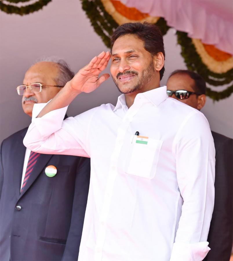 independence daycm jagan hoists national flag indira gandhi municipal Photos - Sakshi6