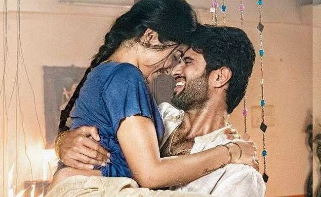 Vijay Deverakonda, Rashmika celebrate 5 years of Geetha Govindam Photos - Sakshi5