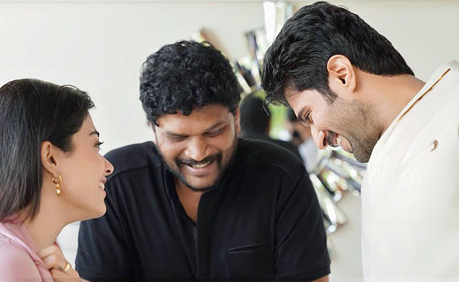 Vijay Deverakonda, Rashmika celebrate 5 years of Geetha Govindam Photos - Sakshi2