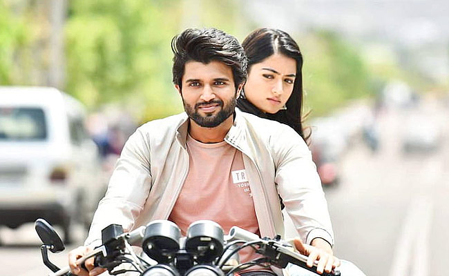 Vijay Deverakonda, Rashmika celebrate 5 years of Geetha Govindam Photos - Sakshi13