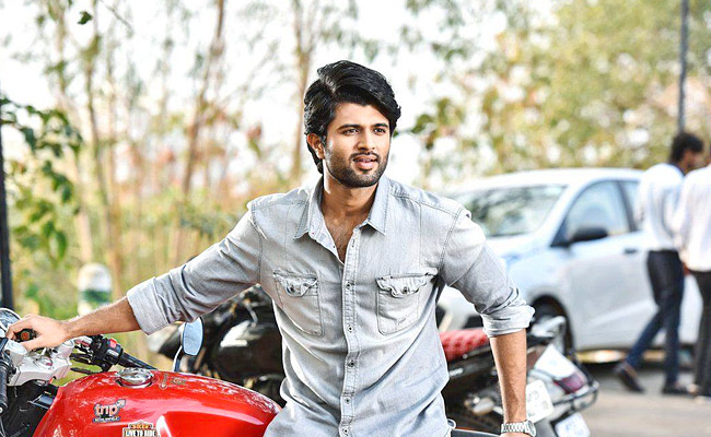 Vijay Deverakonda, Rashmika celebrate 5 years of Geetha Govindam Photos - Sakshi19