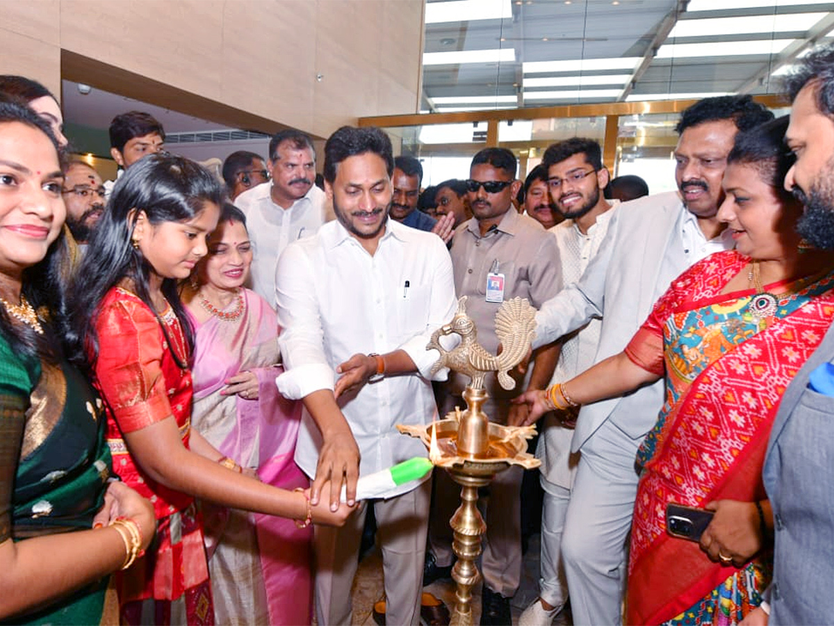 AP CM YS Jagan Inaugurates Hyatt Place Hotel at Vijayawada - Sakshi1