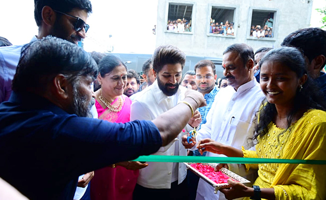 Allu Arjun Inaugurates Kancharla Convention Palace At Nagarjuna Sagar Photos - Sakshi11