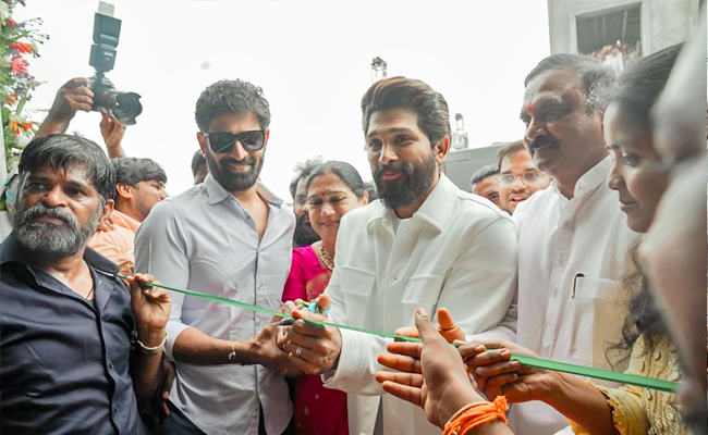 Allu Arjun Inaugurates Kancharla Convention Palace At Nagarjuna Sagar Photos - Sakshi3