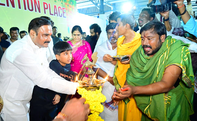 Allu Arjun Inaugurates Kancharla Convention Palace At Nagarjuna Sagar Photos - Sakshi6