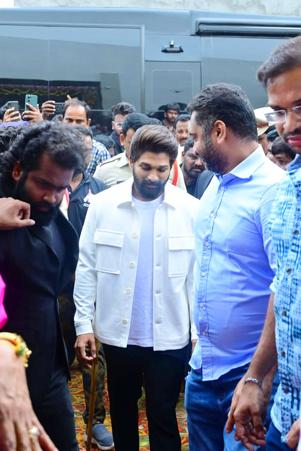 Allu Arjun Inaugurates Kancharla Convention Palace At Nagarjuna Sagar Photos - Sakshi9