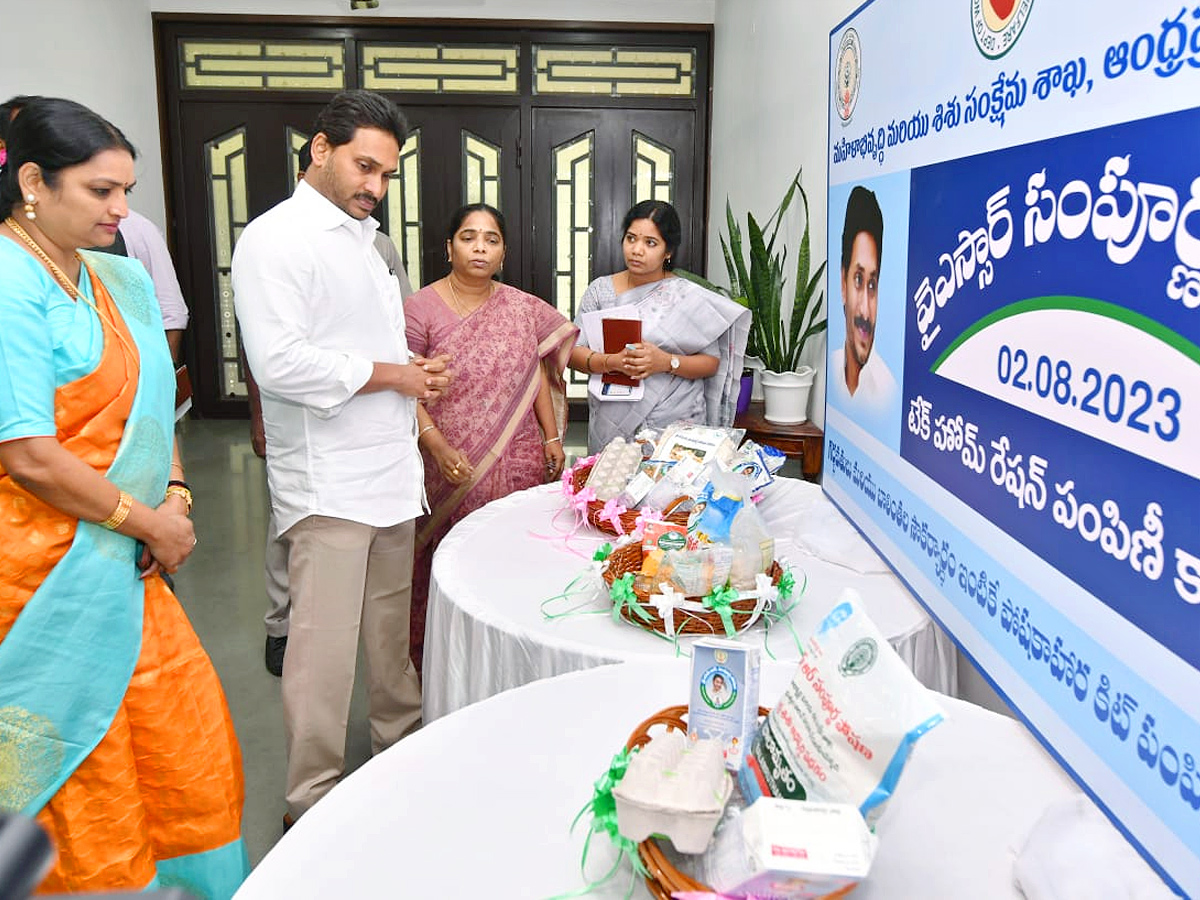 AP CM Jagan handed over YSR Sampoorna Poshana Kits Photos - Sakshi6