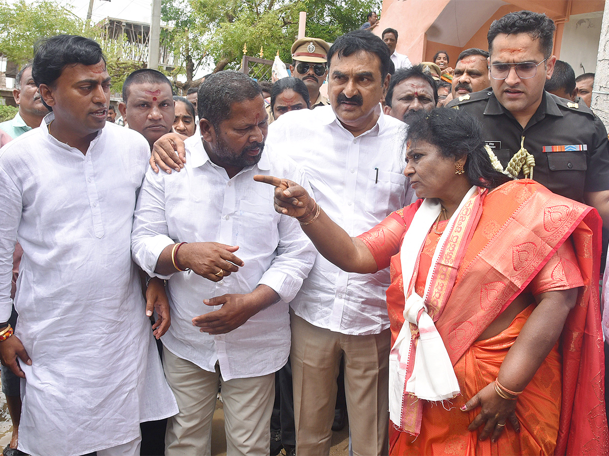 Governor Tamilisai Visits Flood Affected Areas in warangal Pics - Sakshi21