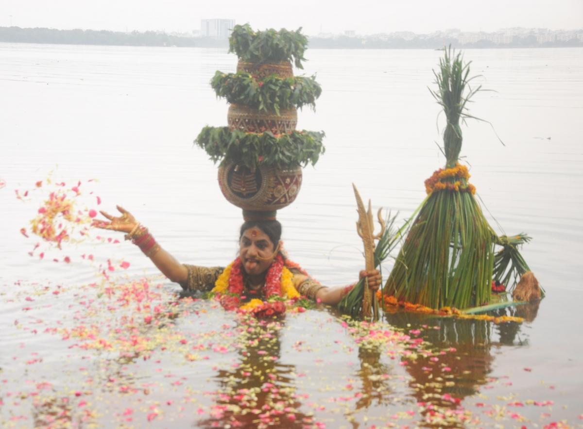 Ganga Teppotsavam Celebrations in Khairatabad Photo Gallery - Sakshi24