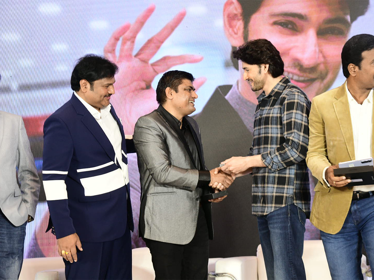 Mahesh Babu Media Interaction at BIG C 20 Years Celebrations - Sakshi15