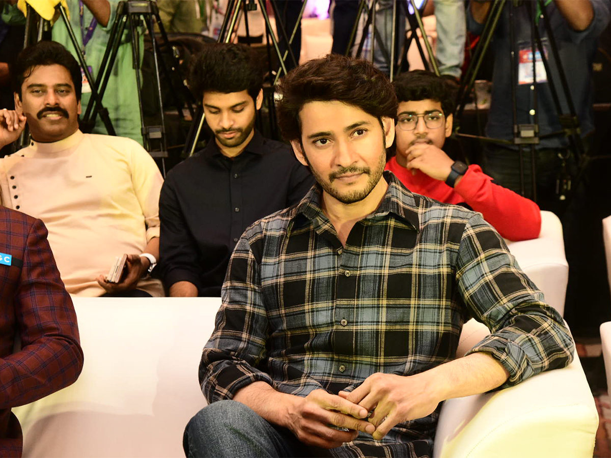 Mahesh Babu Media Interaction at BIG C 20 Years Celebrations - Sakshi4