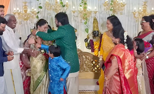 Bigg Boss Keerthi And Karthik Engagement Photos - Sakshi4