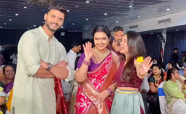 Bigg Boss Keerthi And Karthik Engagement Photos - Sakshi6