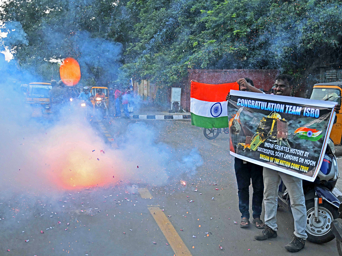 Celebrations Of Chandrayaan3 success Photos - Sakshi4