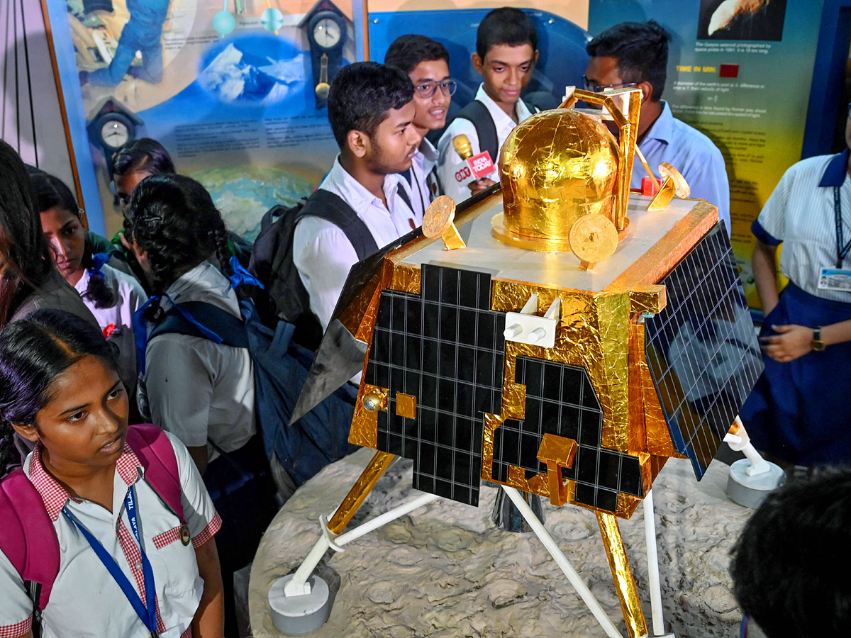 Celebrations Of Chandrayaan3 success Photos - Sakshi10