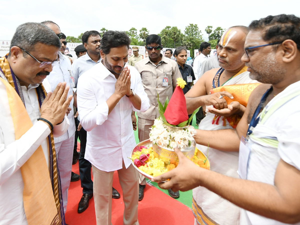 AP CM YS Jagan Lay Foundation Stone For Central Tribal University at Vizianagaram - Sakshi9