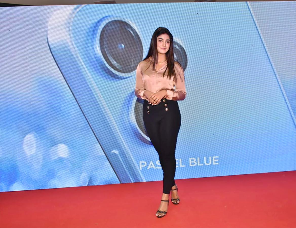 Actress Dimple Hayathi at Bajaj Electronics KPHB in Hyderabad - Sakshi17