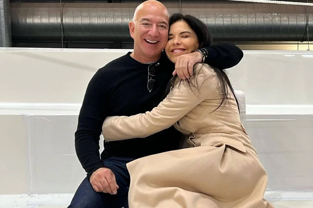 Amazon Founder jeff bezos and lauren sanchez photos - Sakshi19