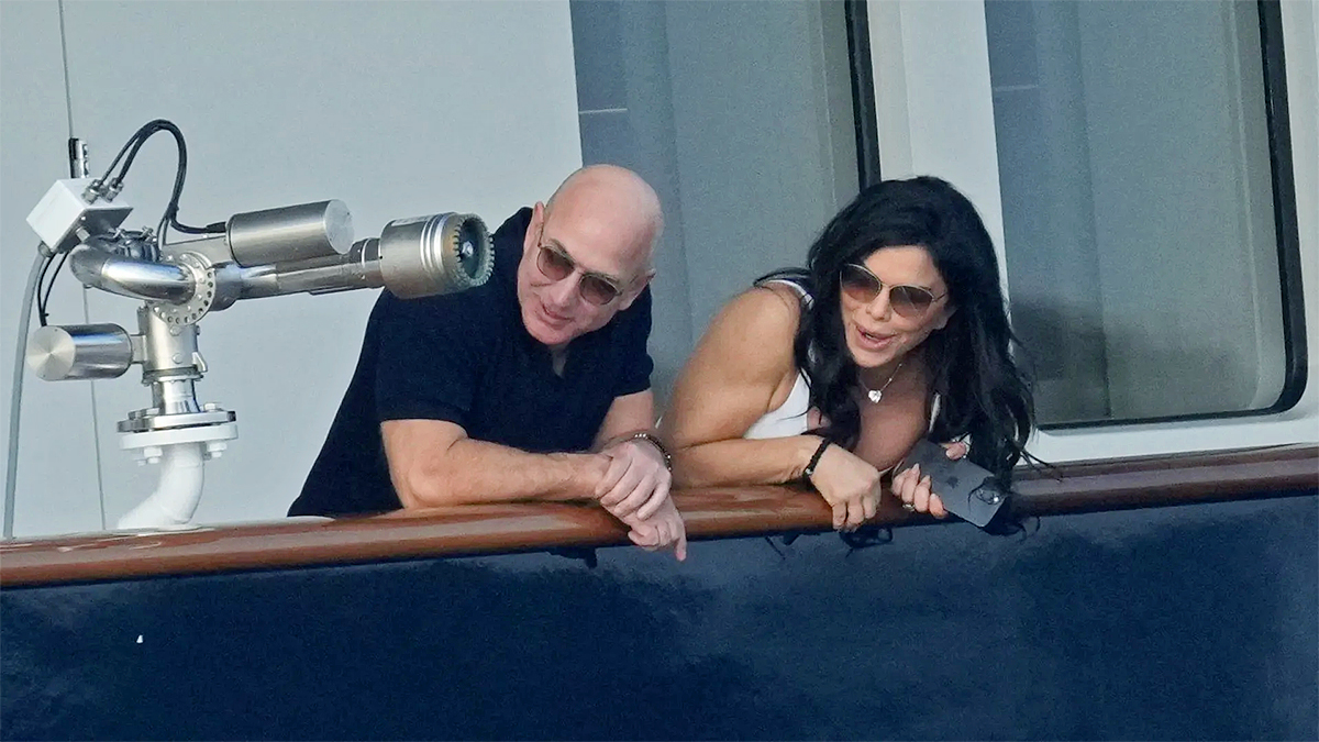 Amazon Founder jeff bezos and lauren sanchez photos - Sakshi24