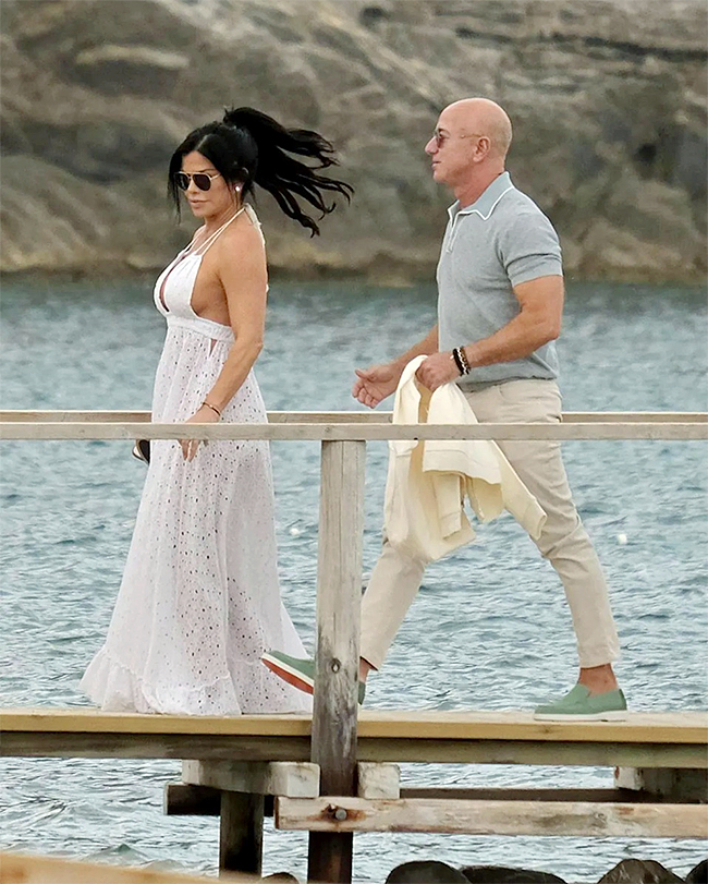 Amazon Founder jeff bezos and lauren sanchez photos - Sakshi4